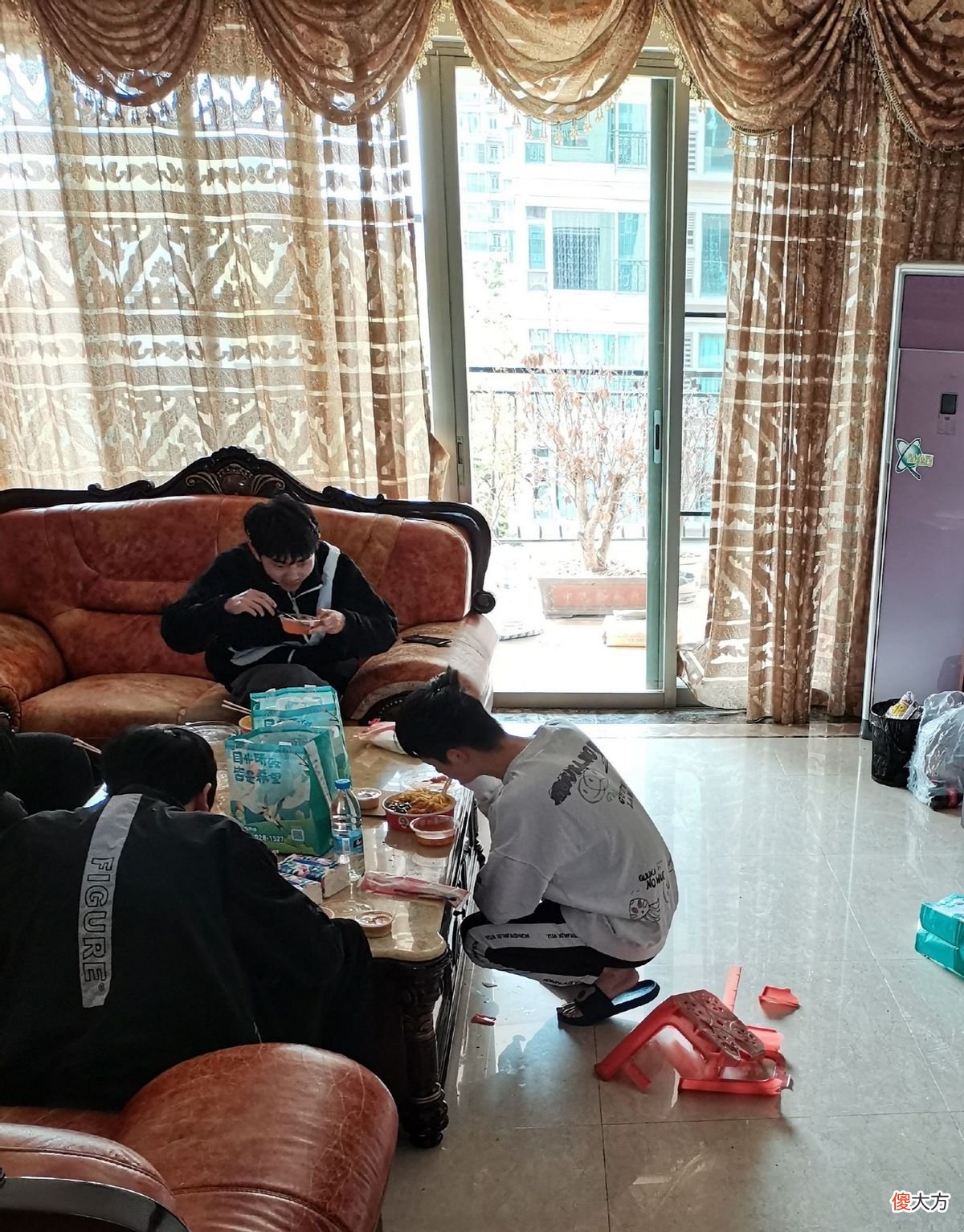 【游戏迷】大仙对XYG们有多好？单栋小别墅不算什么，看到客厅大件AG都慕了