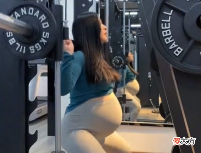 浙江一孕妇挺着大肚子撸铁，动作游刃有余惊呆网友：一般人不敢干
