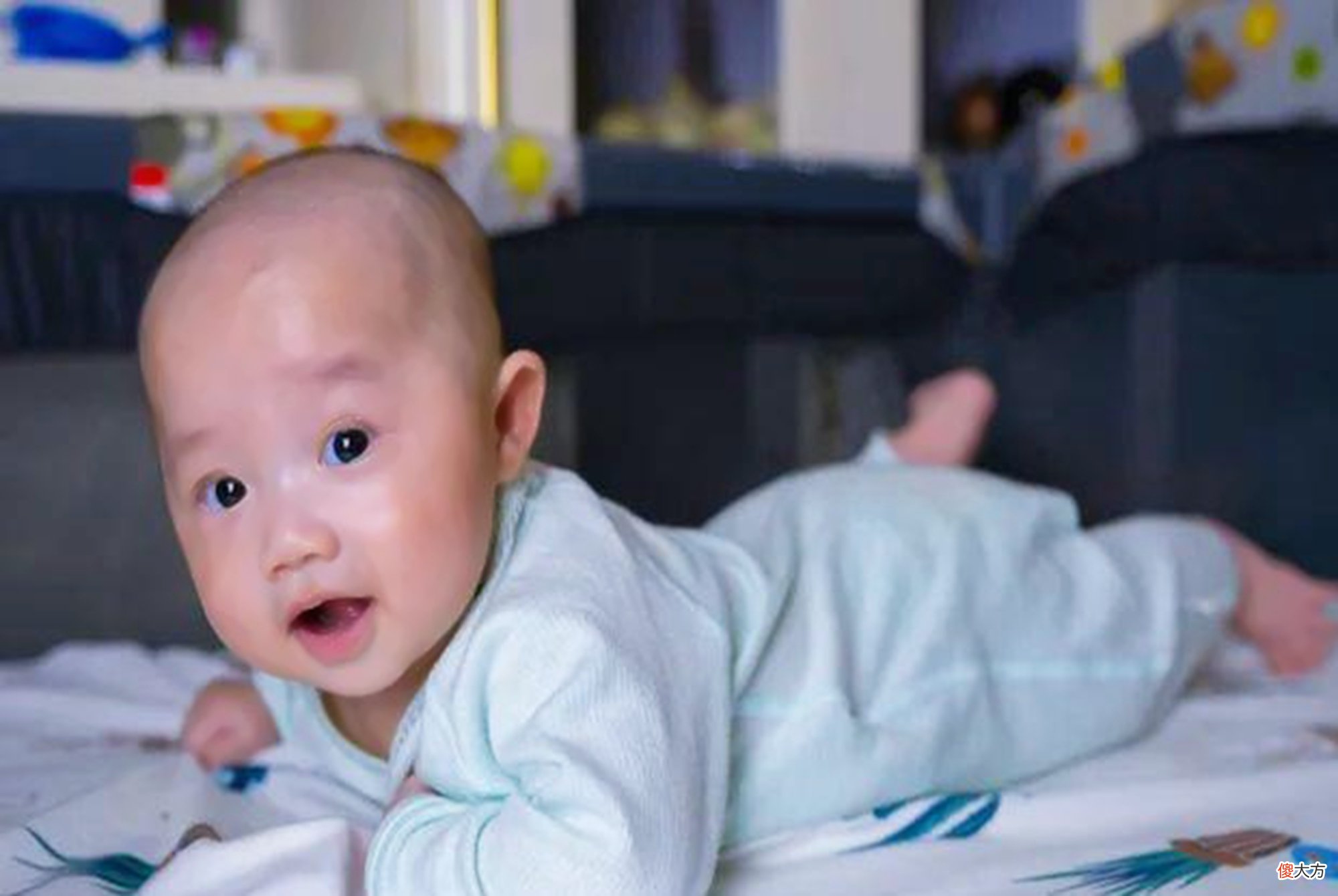 6个月以后宝宝性情大变，爱哭爱闹爱黏人？这份养娃攻略请收好