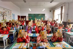 爸爸帮女儿写作业获赞11万！网友：这爸真能处，有事他真上