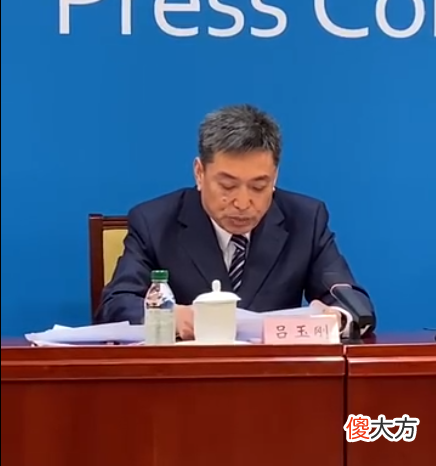 教育部新闻发布会称：超7成的中小学生睡眠时间达到9小时！