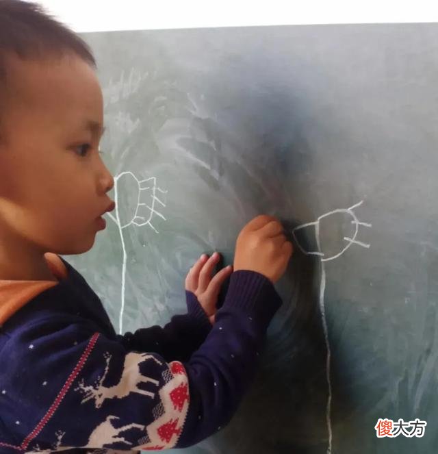 亲子陪画就是教孩子画画吗？它比教孩子画画要重要一百倍