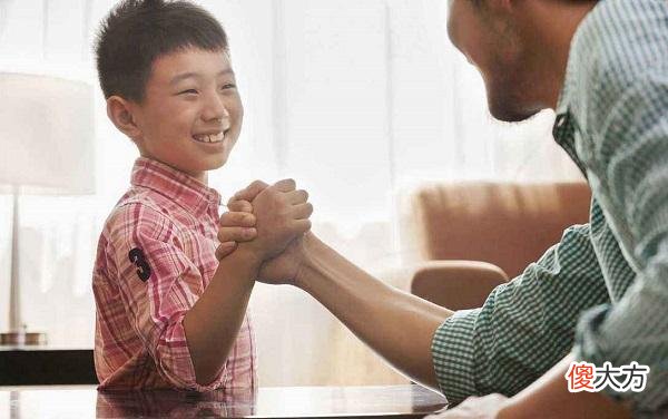 李玫瑾教授：养男孩要坚持这4个原则，不然他将来难有出息
