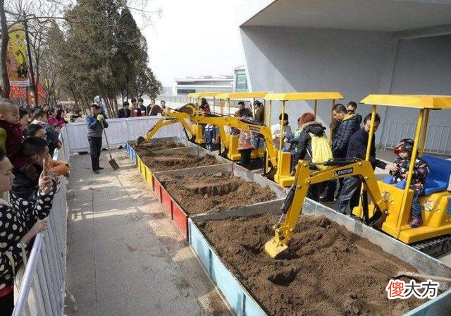为什么孩子都喜欢“挖掘机”？这3个内在原因，父母要了解
