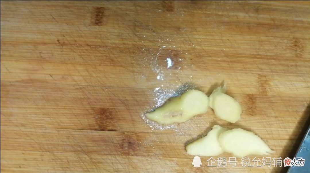 宝宝要补铁吗？妈妈试试辅食做这款猪腰汤，宝宝：这个汤好喝