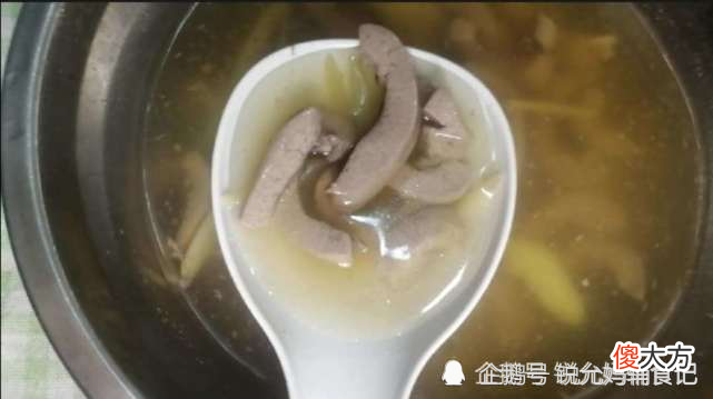 宝宝要补铁吗？妈妈试试辅食做这款猪腰汤，宝宝：这个汤好喝