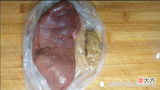 宝宝要补铁吗？妈妈试试辅食做这款猪腰汤，宝宝：这个汤好喝