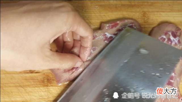 宝宝要补铁吗？妈妈试试辅食做这款猪腰汤，宝宝：这个汤好喝
