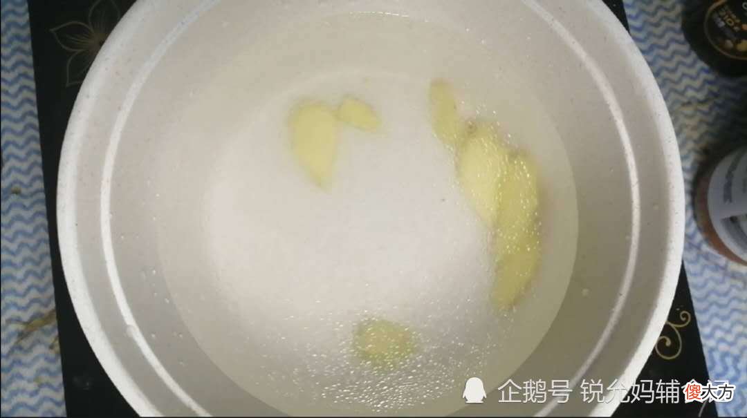 宝宝要补铁吗？妈妈试试辅食做这款猪腰汤，宝宝：这个汤好喝