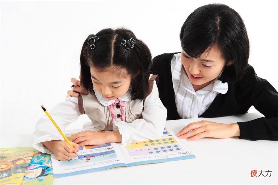 养娃教育时,父母应当“忍住”三件事,培养出的孩子自律又有出息