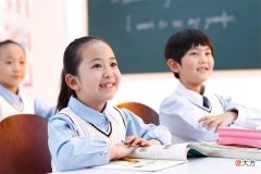 养娃教育时，父母应当“忍住”三件事，培养出的孩子自律又有出息