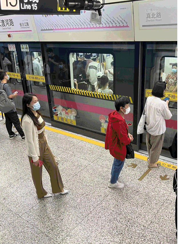 【时尚一点】拿捏初秋氛围感，你的衣柜里需要一件OverSize衬衫，实用百搭又好看