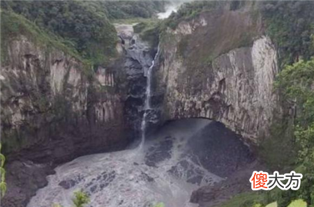 厄瓜多尔现神秘“天坑”,坑中东西让人害怕,科学家也无法解释