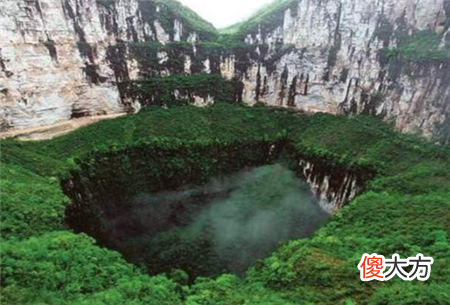 厄瓜多尔现神秘“天坑”,坑中东西让人害怕,科学家也无法解释