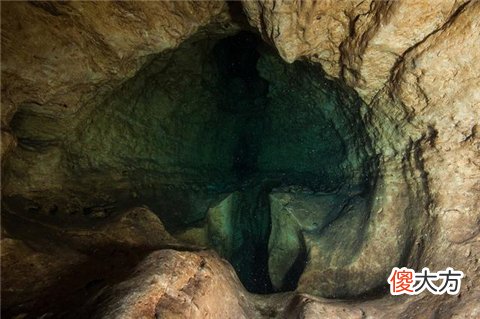这口深井会吞人，目前已夺8人性命，科学家：连声呐都难以探测