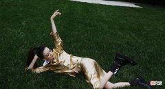 【就爱时尚】徐璐“冲天马尾”尽显高级感，烟熏妆变得凌厉