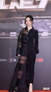 【就爱时尚】张靓颖真不愧是气质女神，扎发造型搭配黑色look魅力十足