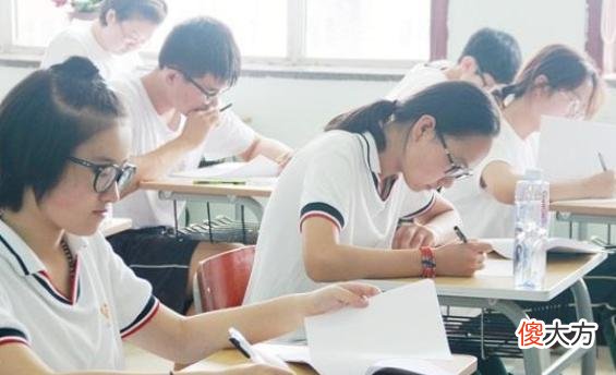 “你家孩子考多少分，班里第几名”父母的攀比正在毁掉孩子的前程