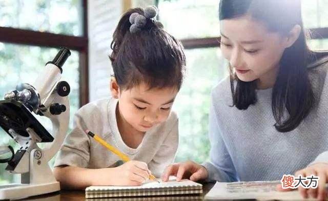 “你家孩子考多少分，班里第几名”父母的攀比正在毁掉孩子的前程