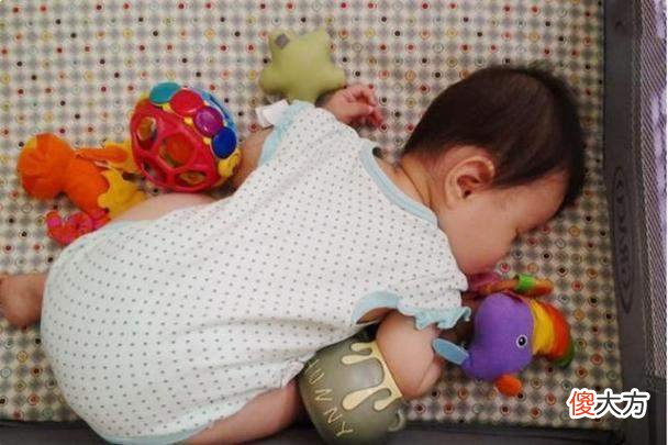 孩子睡觉时爱用这种“睡姿”，说明缺乏安全感，父母要留心了