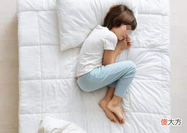孩子睡觉时爱用这种“睡姿”，说明缺乏安全感，父母要留心了