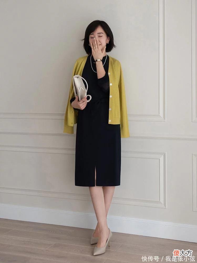 【时尚一点】入秋后火了一种穿法，叫“开衫+七分裙”，40岁女人穿时髦洋气