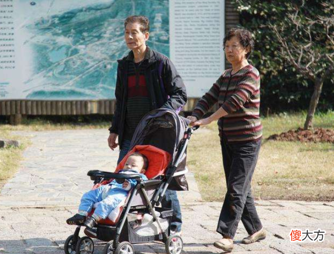 这3种家庭组合，不太适合外婆带娃，付出再多也被人“埋怨”