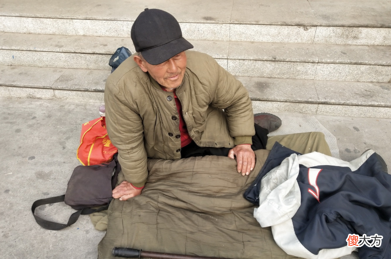 人到晚年，不被子女孝顺，通常做过这3件事，网友：怪不了别人