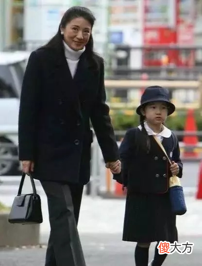 【历史故事】嫁进日本皇室,沦为生育机器,8年才生下1个女儿,雅子皇后有多难