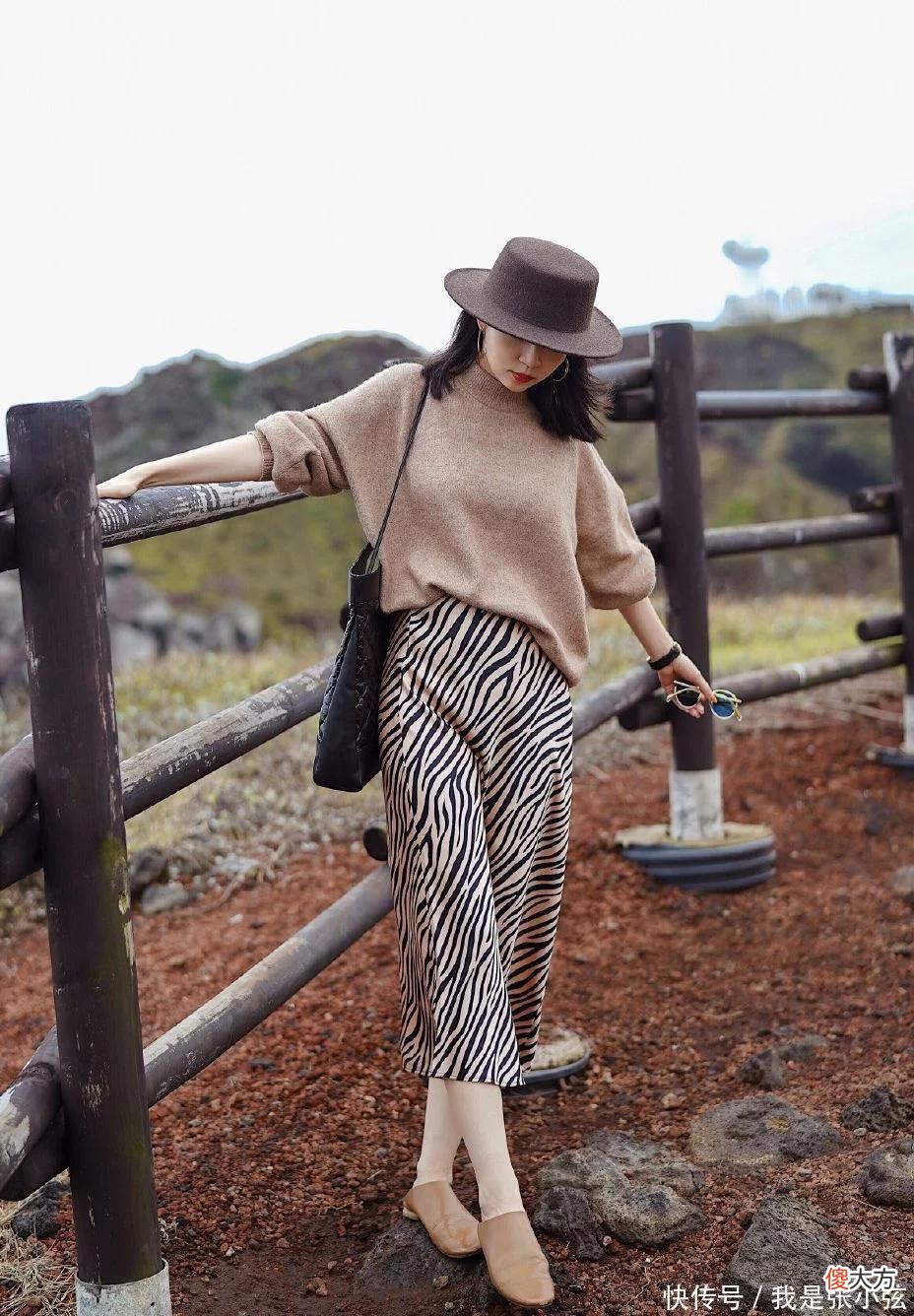 【时尚一点】秋天穿衣怎么摆脱路人感?学会4招“塞衣角法”,零成本一秒变潮