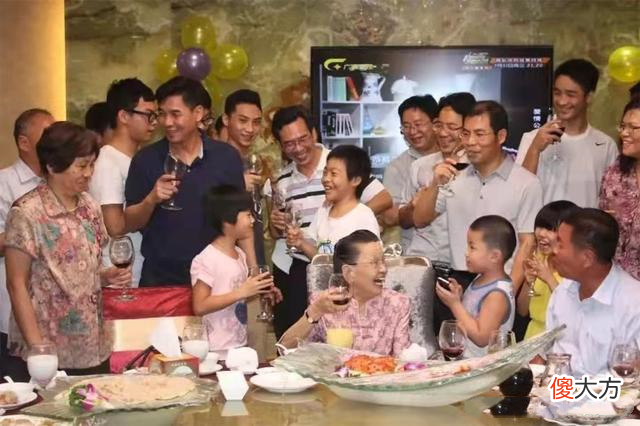 谁才是你最亲的人？父母兄弟还是妻儿子女？网友：血缘败给了利益