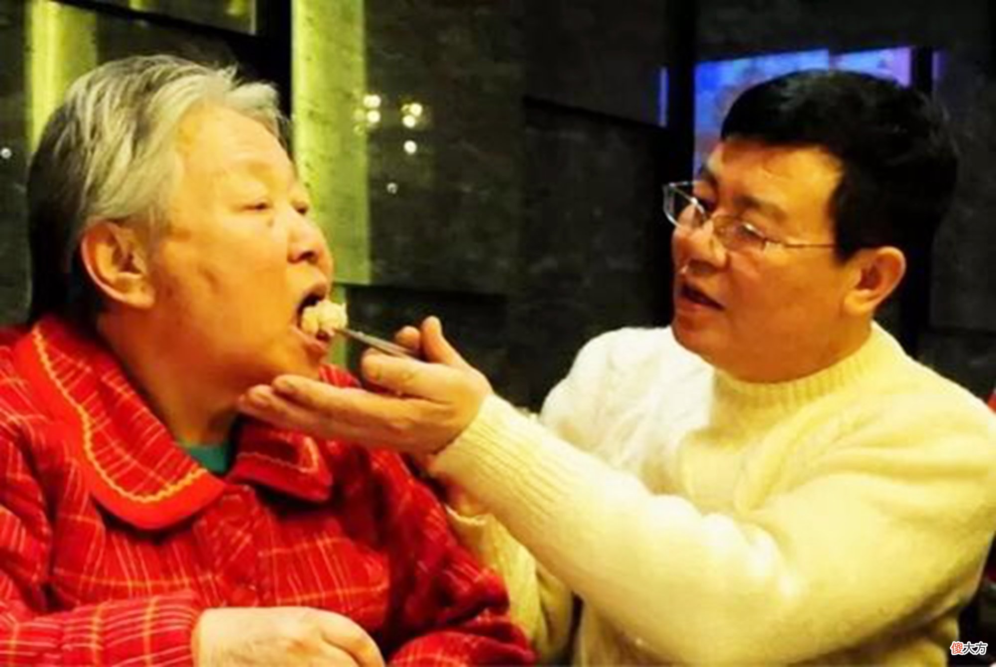 长大不孝顺父母的孩子,其实小时候早有“征兆”,及时纠正不嫌晚