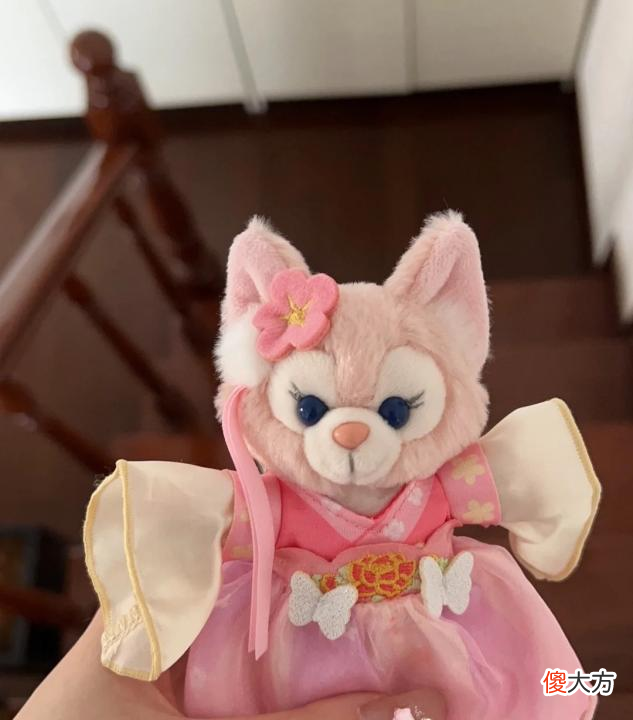【就爱时尚】玲娜贝儿中秋玩偶穿“丧服”，迪士尼是无心还是有意？