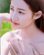 【就爱时尚】陈钰琪的“蝴蝶结”上衣搭配半高腰上衣，穿出170cm的即视感