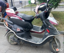 “妈妈，别骑破电动车来接我了”面对孩子的抱怨，妈妈居然这么回答