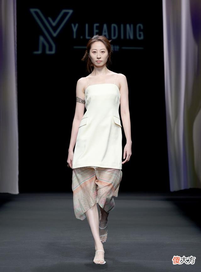 【时尚一点】（文化）“Y.LEADING·王凤”时尚发布在京举行