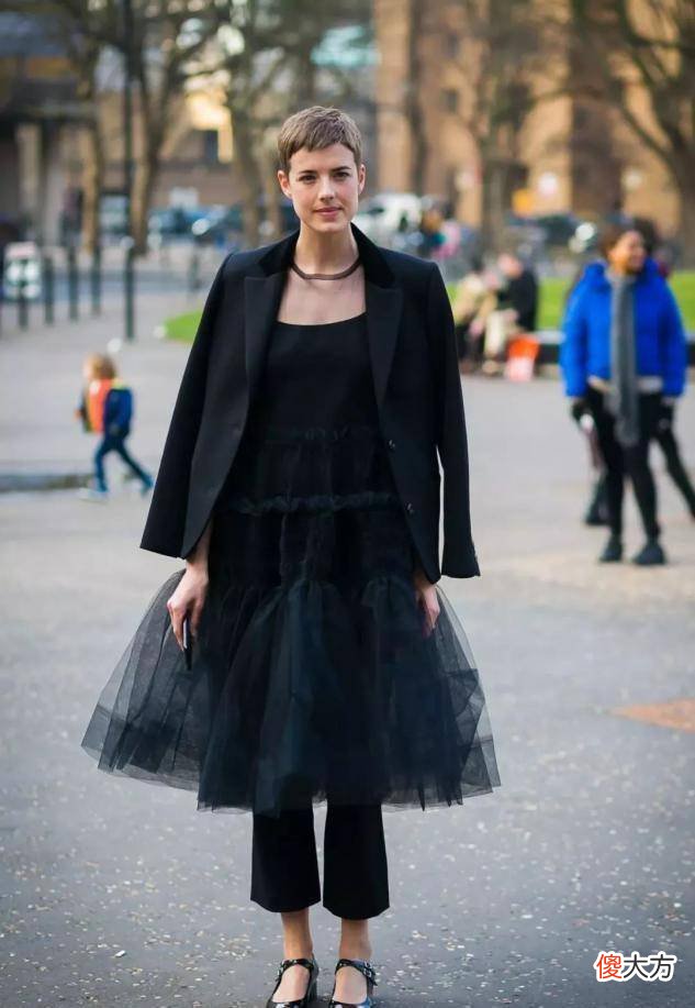 【时尚一点】裙子和围裹裙怎么搭配才能显高级?