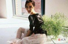 【就爱时尚】中年女人皮衣怎么穿才好看，学学俞飞鸿的初秋搭配，时髦还显瘦