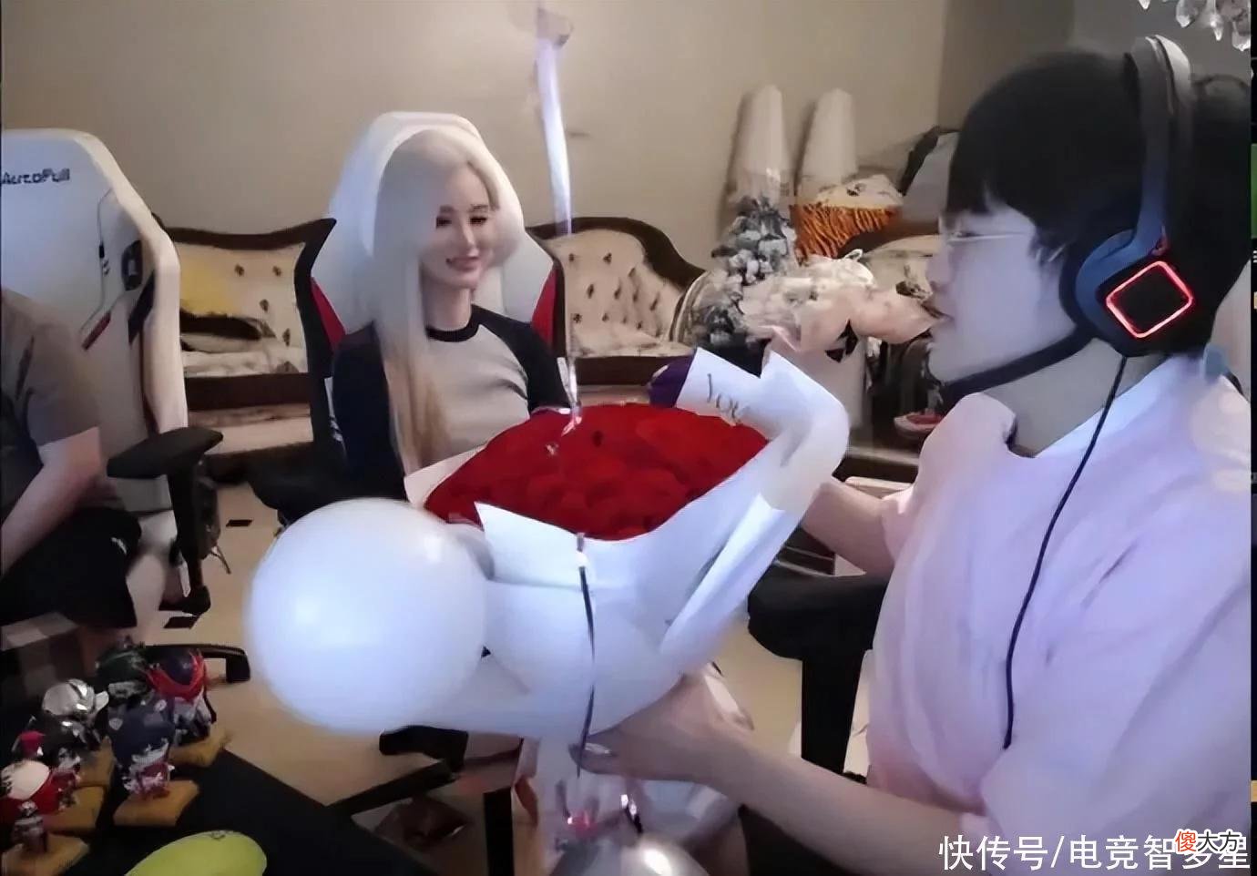 【游戏迷】姿态和水晶哥直播间集体被封？两人同时休播，网友：度蜜月去了