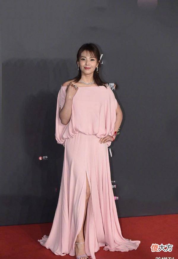 【时尚一点】40岁女人总爱在颜色上踩雷,不是搭配不当就是选的不对