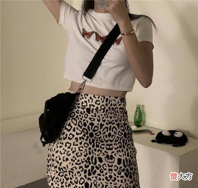 【时尚一点】今年夏天的“公主风”t恤真的超级撩人，酷盖王一博都穿蝴蝶图案