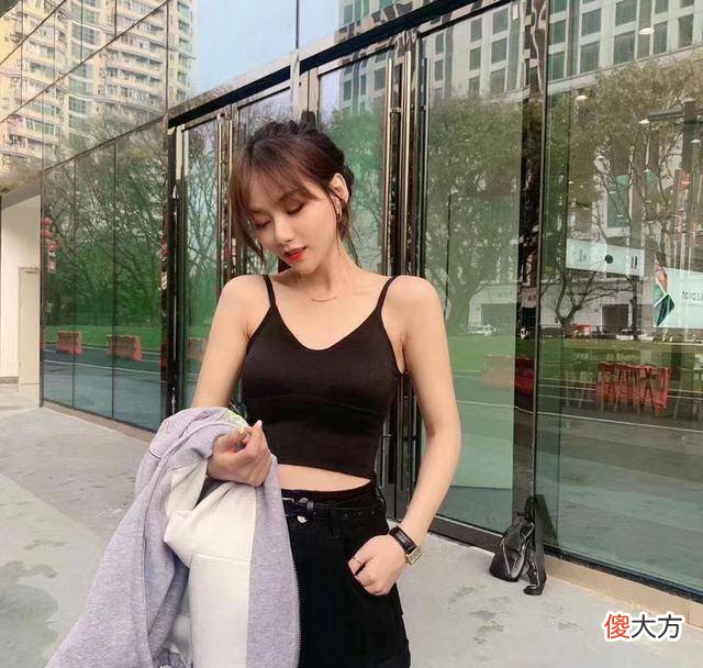【就爱时尚】吊带背心+手投足之间的三种风格搭配，绝对让你心动