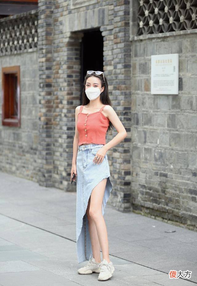 【时尚一点】背心+牛仔短裤小个子女生夏日穿搭秘诀