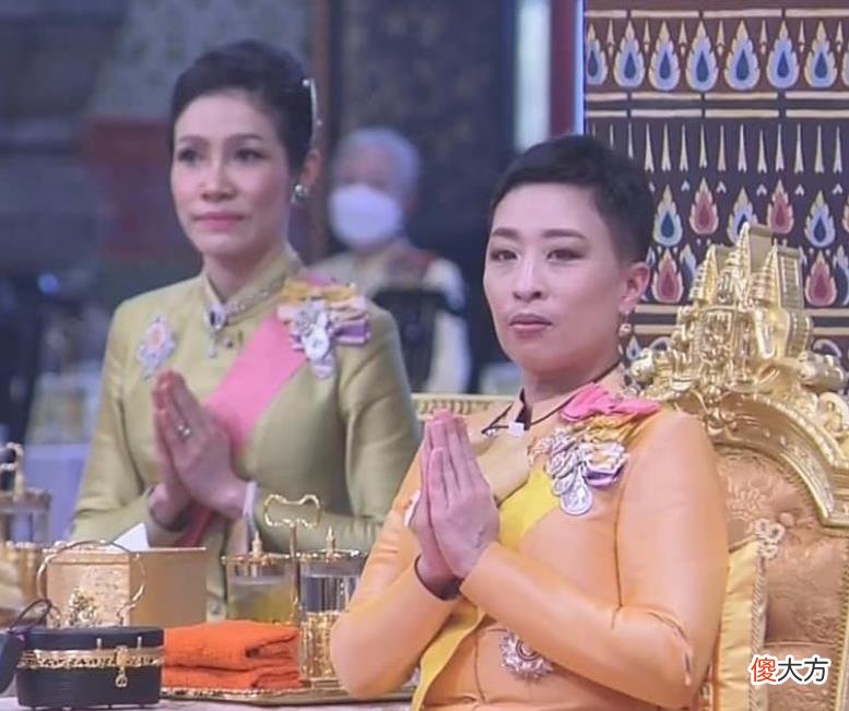 【爱历史】诗妮娜向王后宣战，看不惯对方直接翻白眼，69岁泰王却熟视无睹