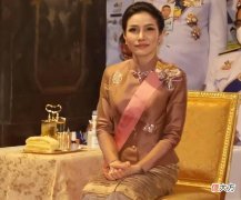 【爱历史】诗妮娜向王后宣战，看不惯对方直接翻白眼，69岁泰王却熟视无睹