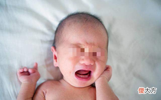 为什么宝宝吃完母乳就睡,放下不到五分钟就醒了?原因很暖心