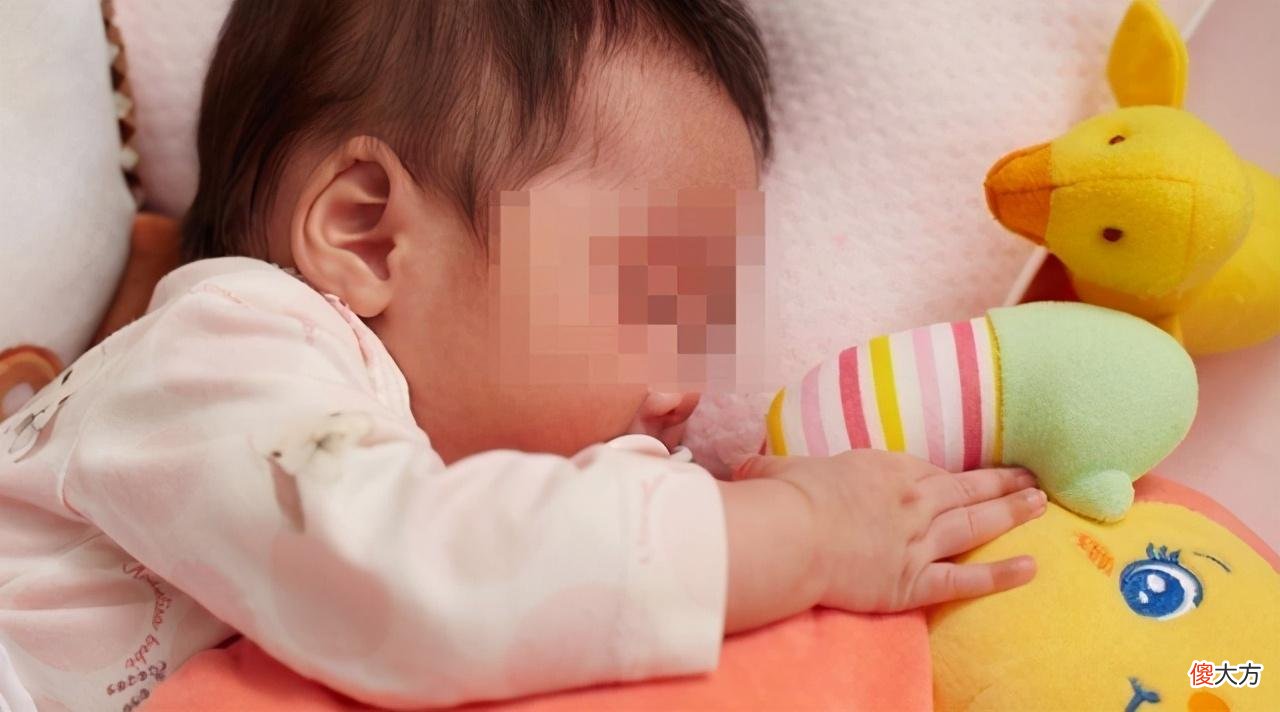 家里条件再好，这3样东西也别摆在孩子床头，影响的不止睡眠质量