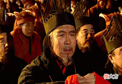 【历史故事】华歆没什么才能，为何受到孙策、曹操器重？与其身份有关