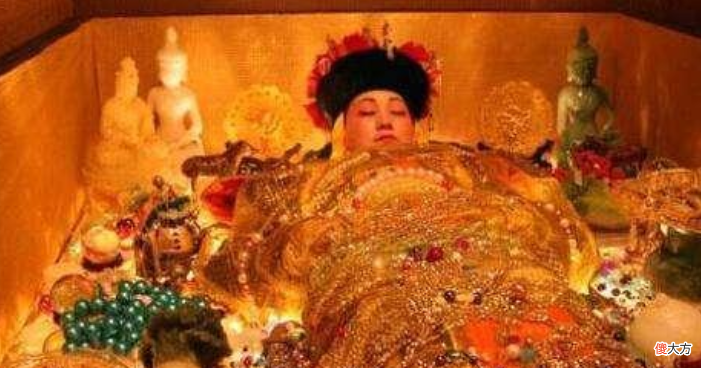 【历史故事】孙殿英炸开慈禧墓后，为何第一时间扒慈禧的裤子，真相竟是如此