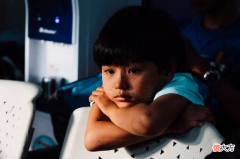 上幼儿园不合群，爱讨好别人：父母如何避免孩子成为讨好型人格